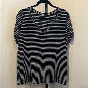 Ava & Viv Black and White Short Sleeve Tee NWOT